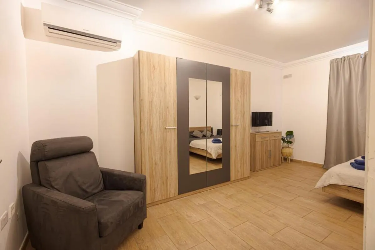 Charming 3Br Maisonette Sliema Appartamento