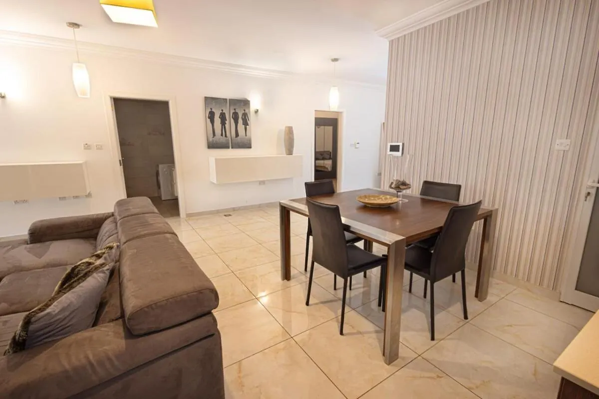 Charming 3Br Maisonette Sliema Málta